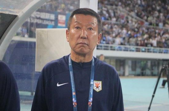 揉着两个硕大乳球喷奶水漫画